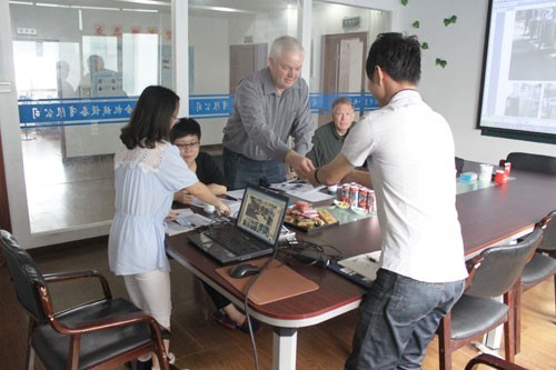 惠合同事與澳大利亞不銹鋼儲(chǔ)罐客戶洽談現(xiàn)場(chǎng)2