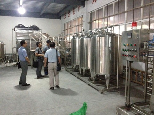 李時珍醫(yī)藥集團客戶到工廠參觀CIP清洗系統(tǒng)樣品